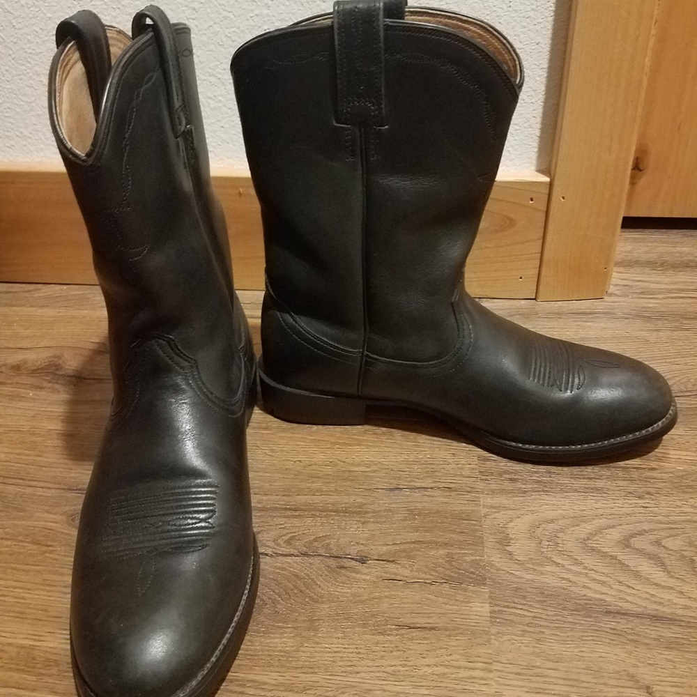 Ariat Heritage Roper Boots